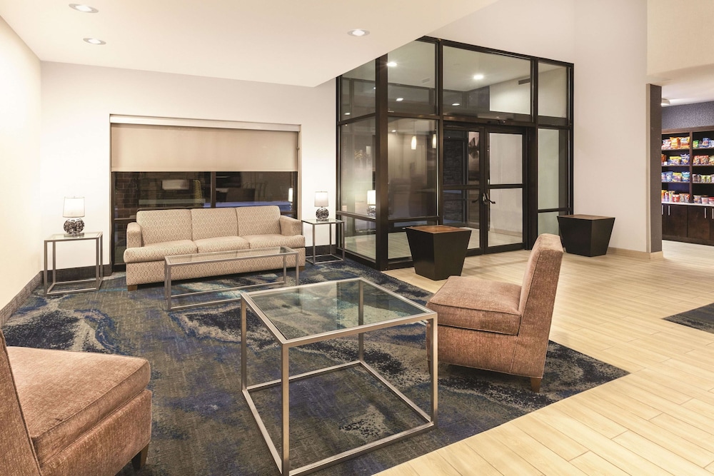 La Quinta Inn & Suites by Wyndham Philadelphia Airport 32/49