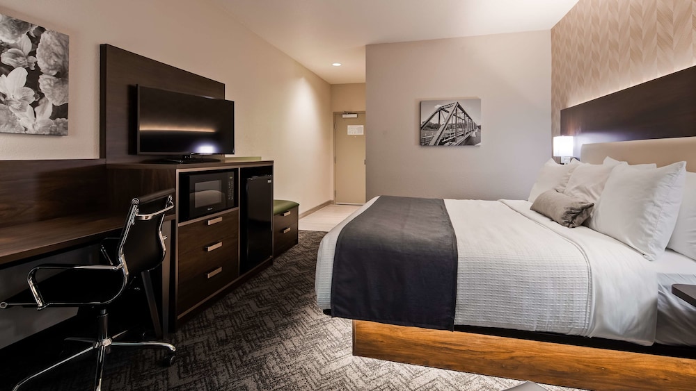 Best Western Plus Parkside Inn & Suites 15/39