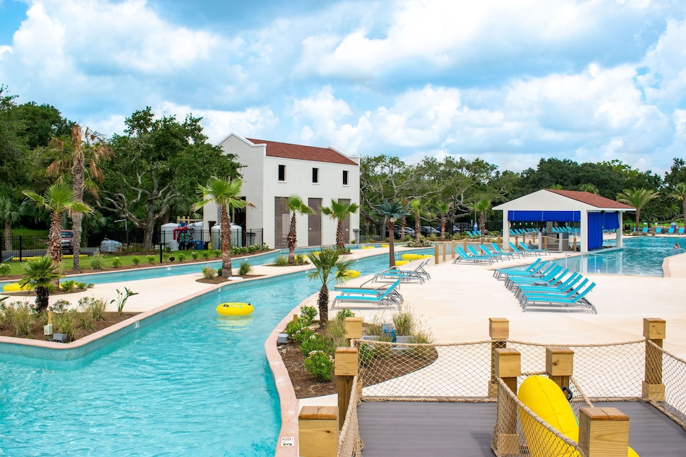 Oasis Resort Gulfport 4/32