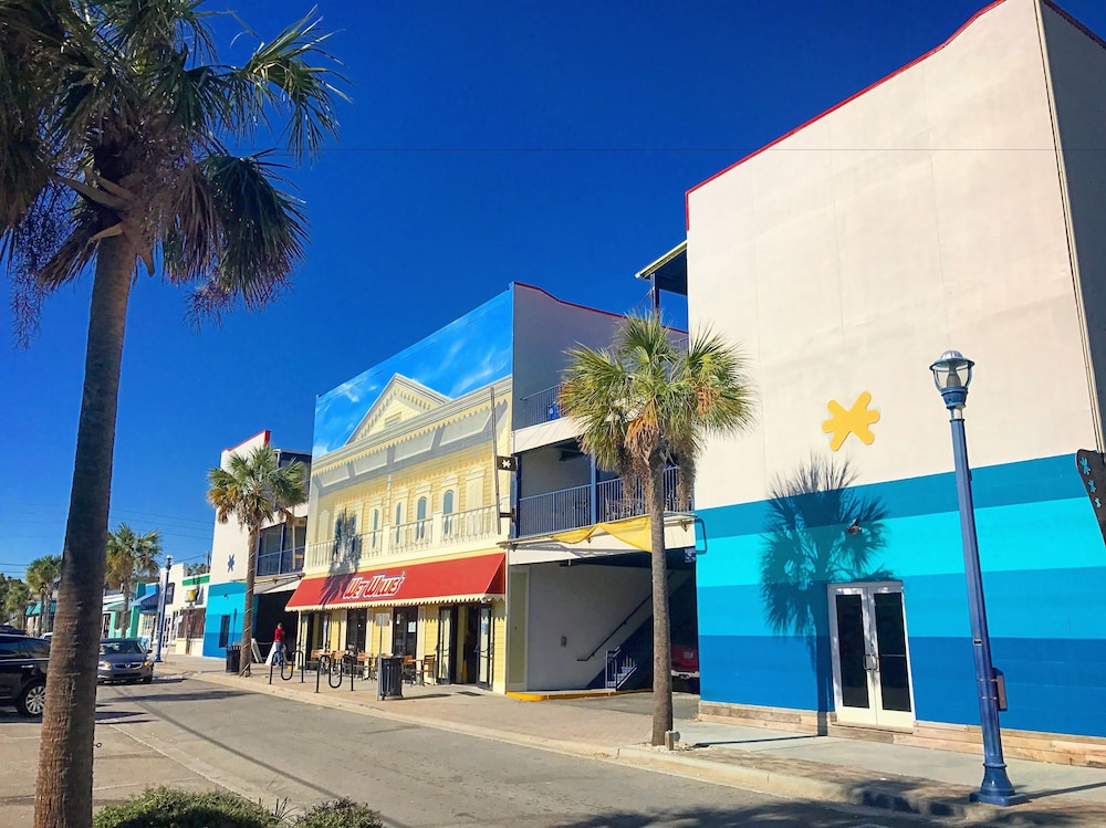 Sea And Breeze Hotel And Condo 43/49