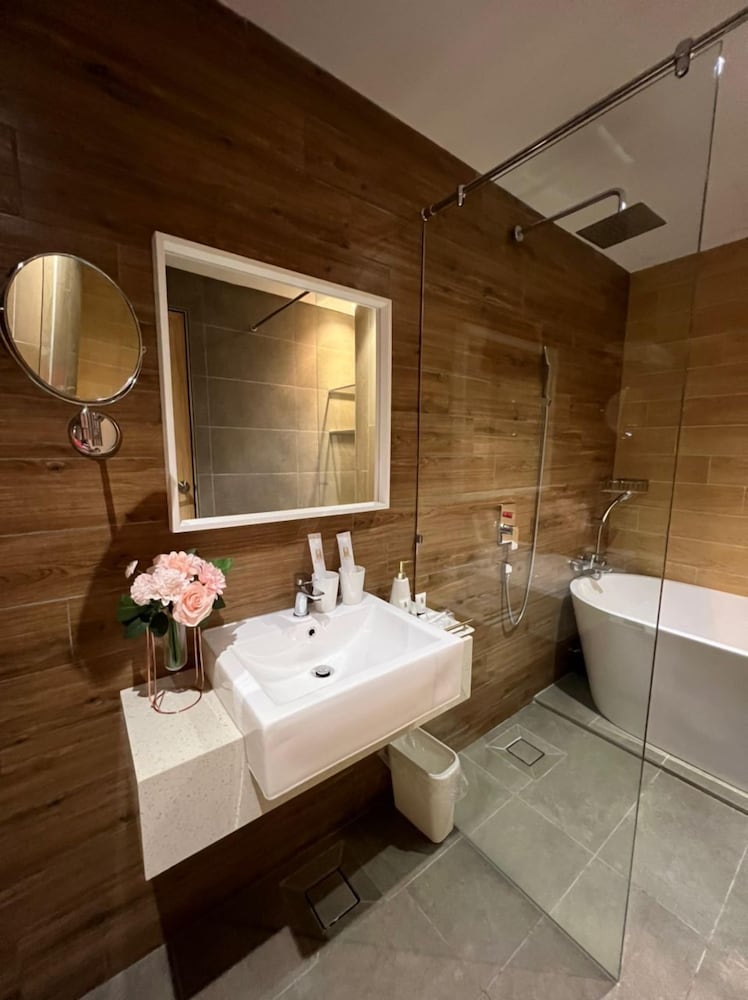 MIYABI HOTEL PERMAS 48/50