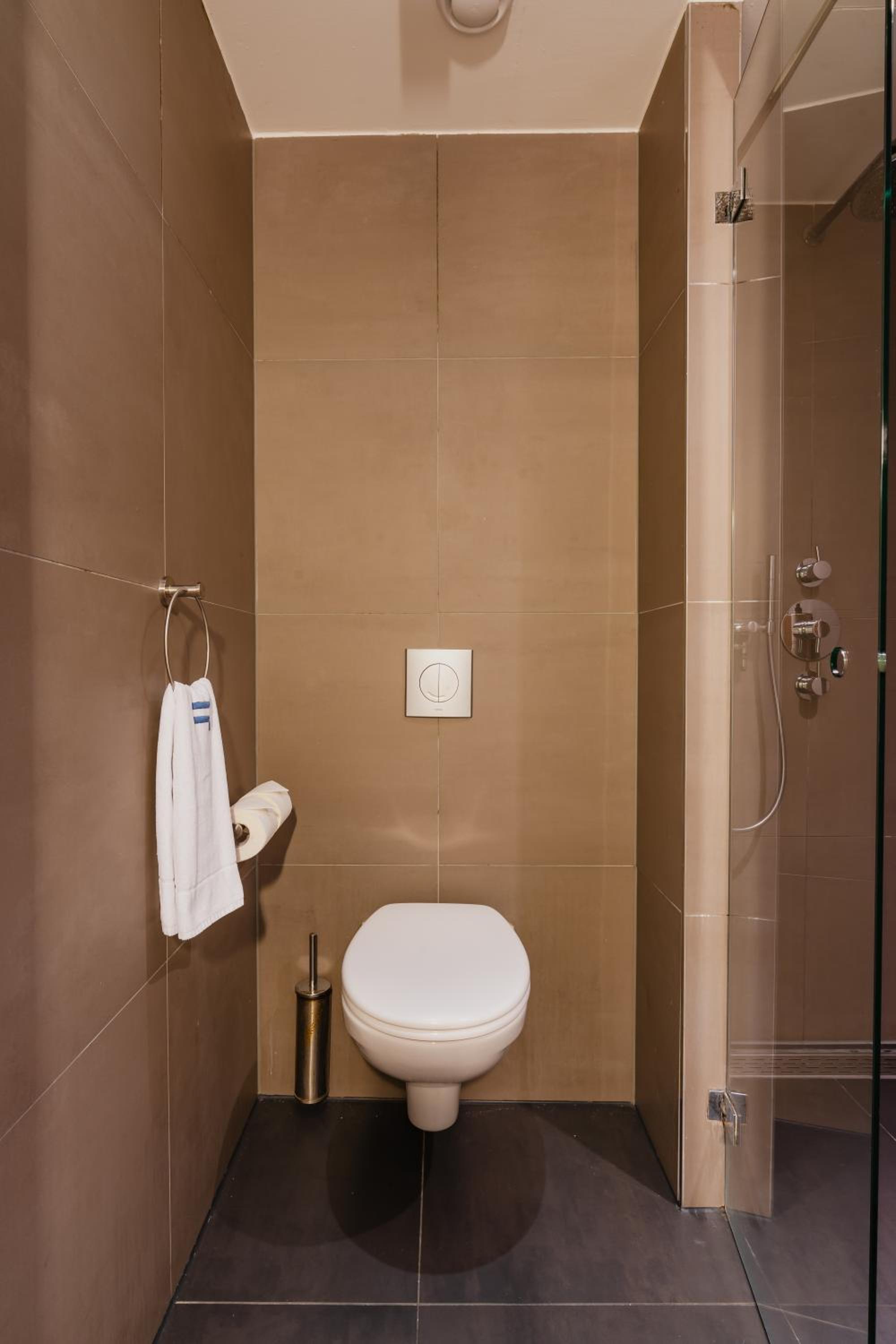 Semi Basement, Comfort, Queen Bed، Hotel JL No76 8/9