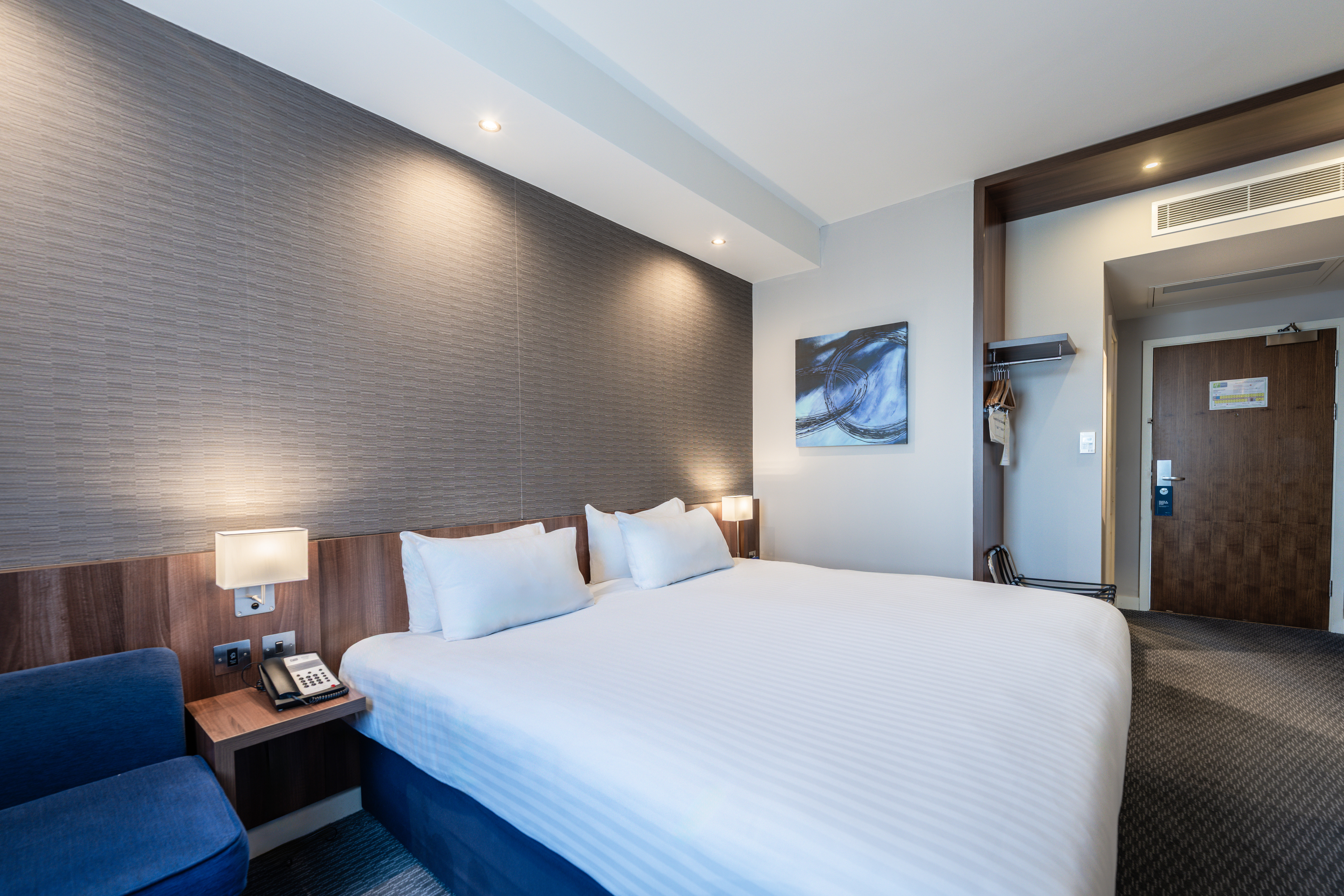 Holiday Inn Express Aberdeen Airport 28/72