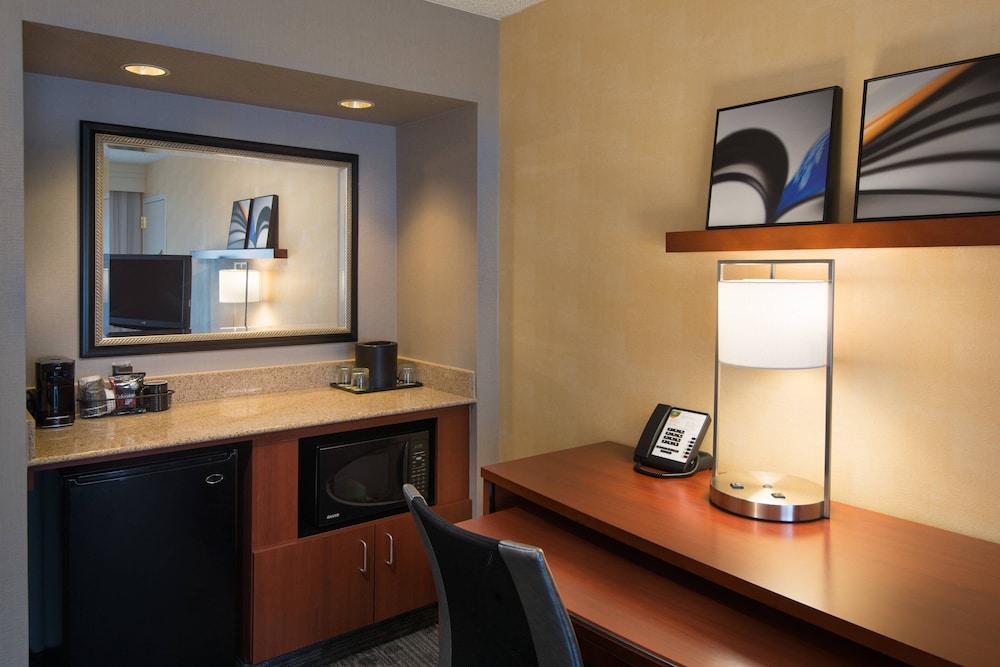 Courtyard By Marriott Portland Beaverton 7/24