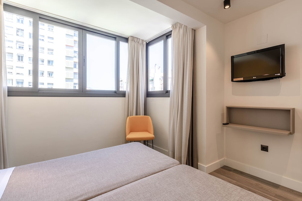 ROOM, SINGLE, DOUBLE BED