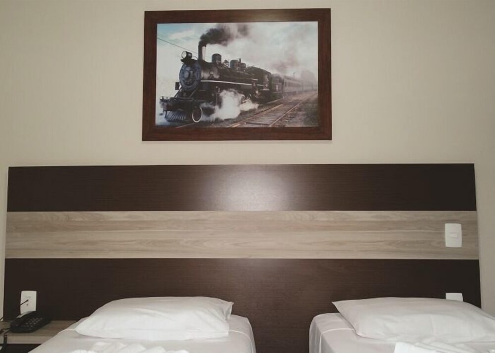 LA VITRE HOTEL 11/30