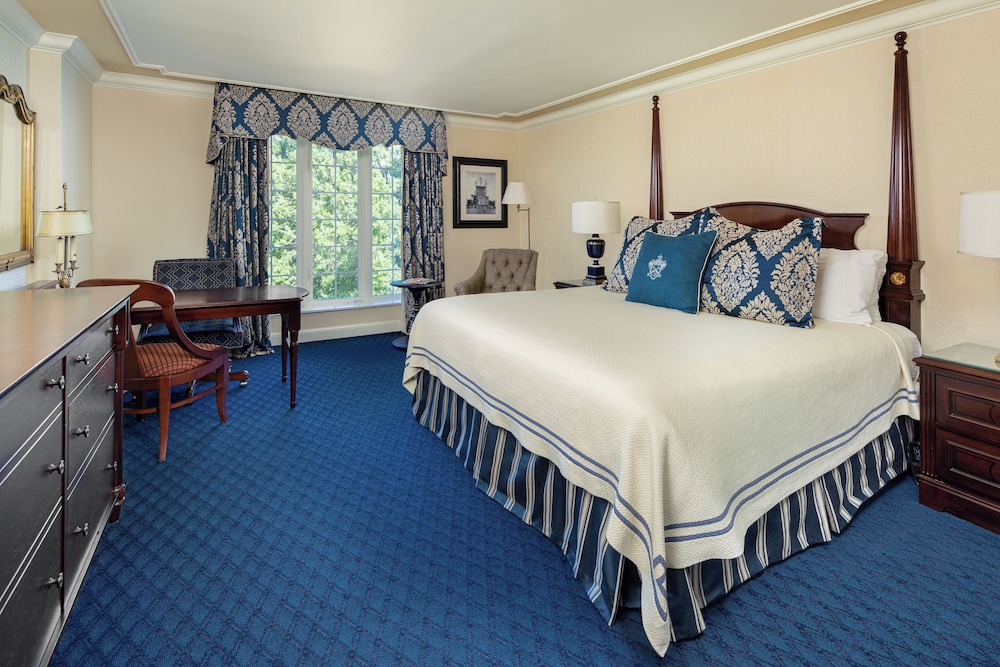 Room, King Bed, Golf Course View