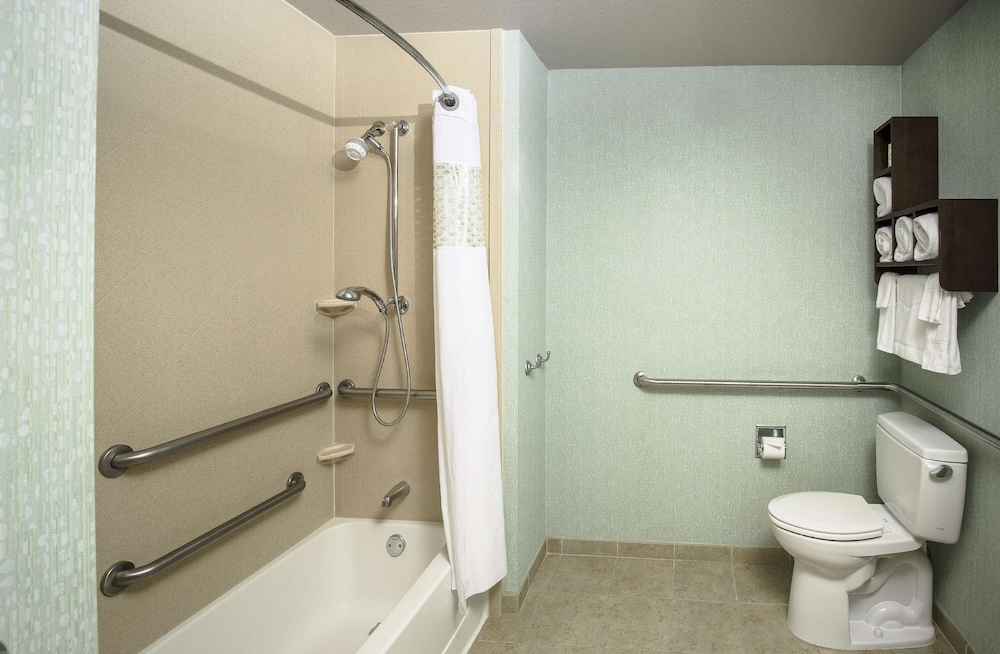 Hampton Inn and Suites Suisun City Waterfront 10/50