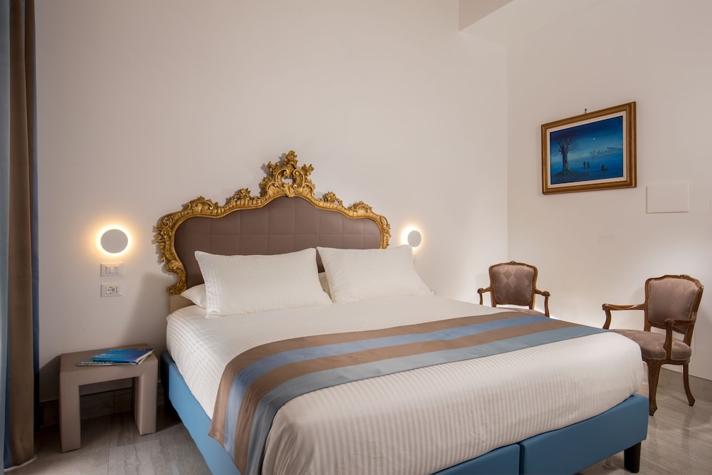 GCF Luxury Suites Guest House 17/70