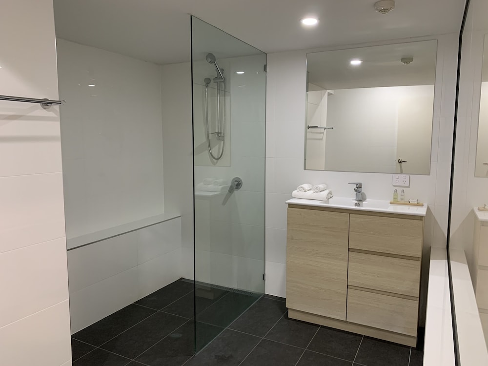 Tiki Hotel Apartments Surfers Paradise 67/71