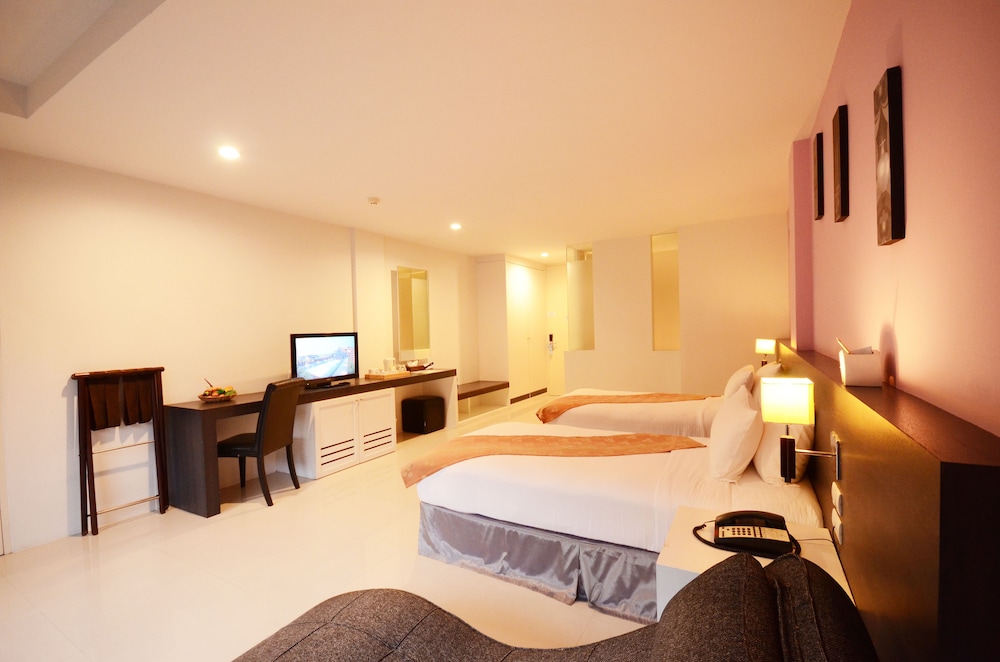 The Lantern Resorts Patong Phuket 15/71