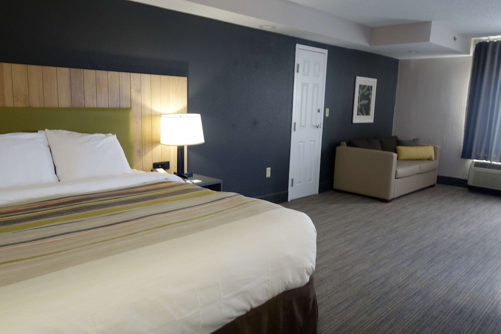 Country Inn & Suites by Radisson, Pigeon Forge South, TN 10/40