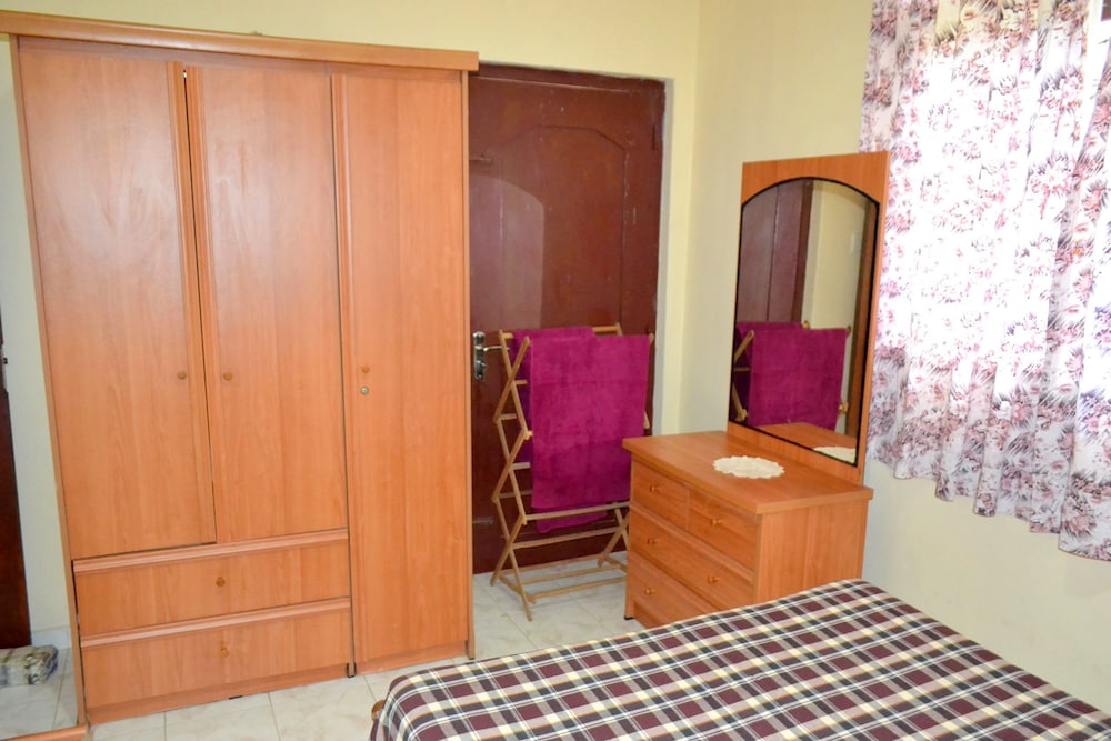 Sugandi Inn 5/40