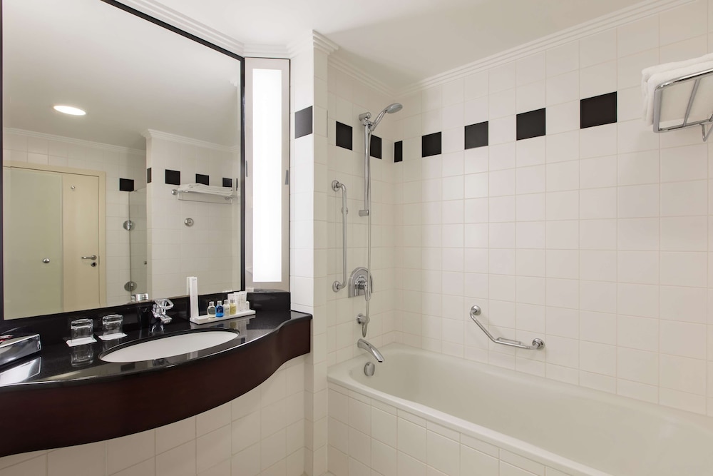Radisson Blu Carlton 73/73