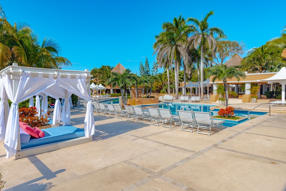 OMNI PUERTO AVENTURAS BEACH RESORT 34/53