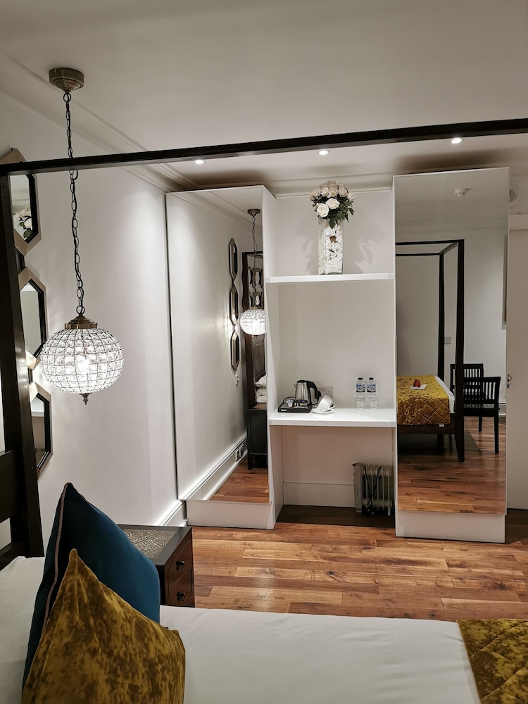 Twenty Nevern Square Hotel 6/49