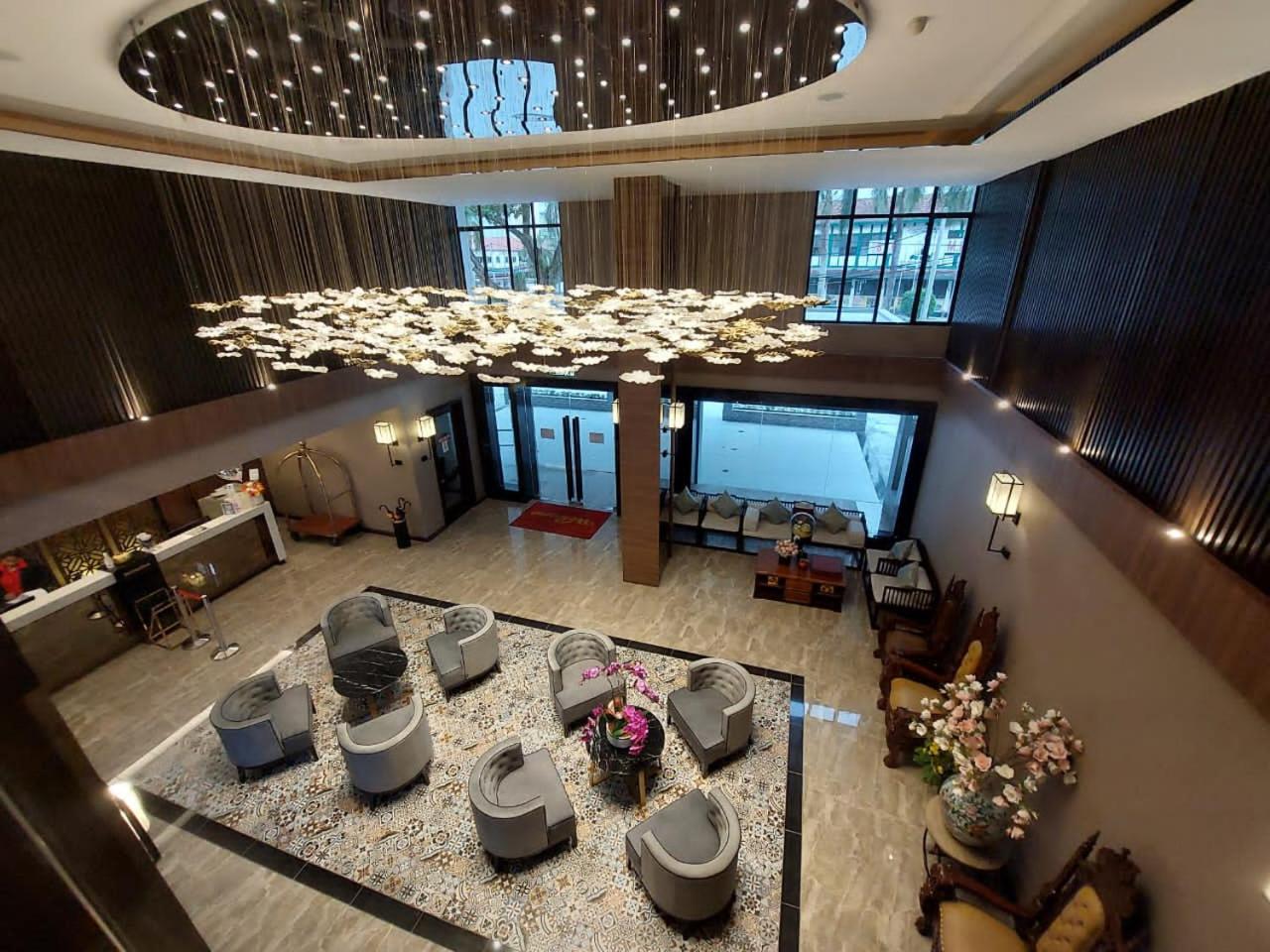 CHRISTEE SUITES 24/37