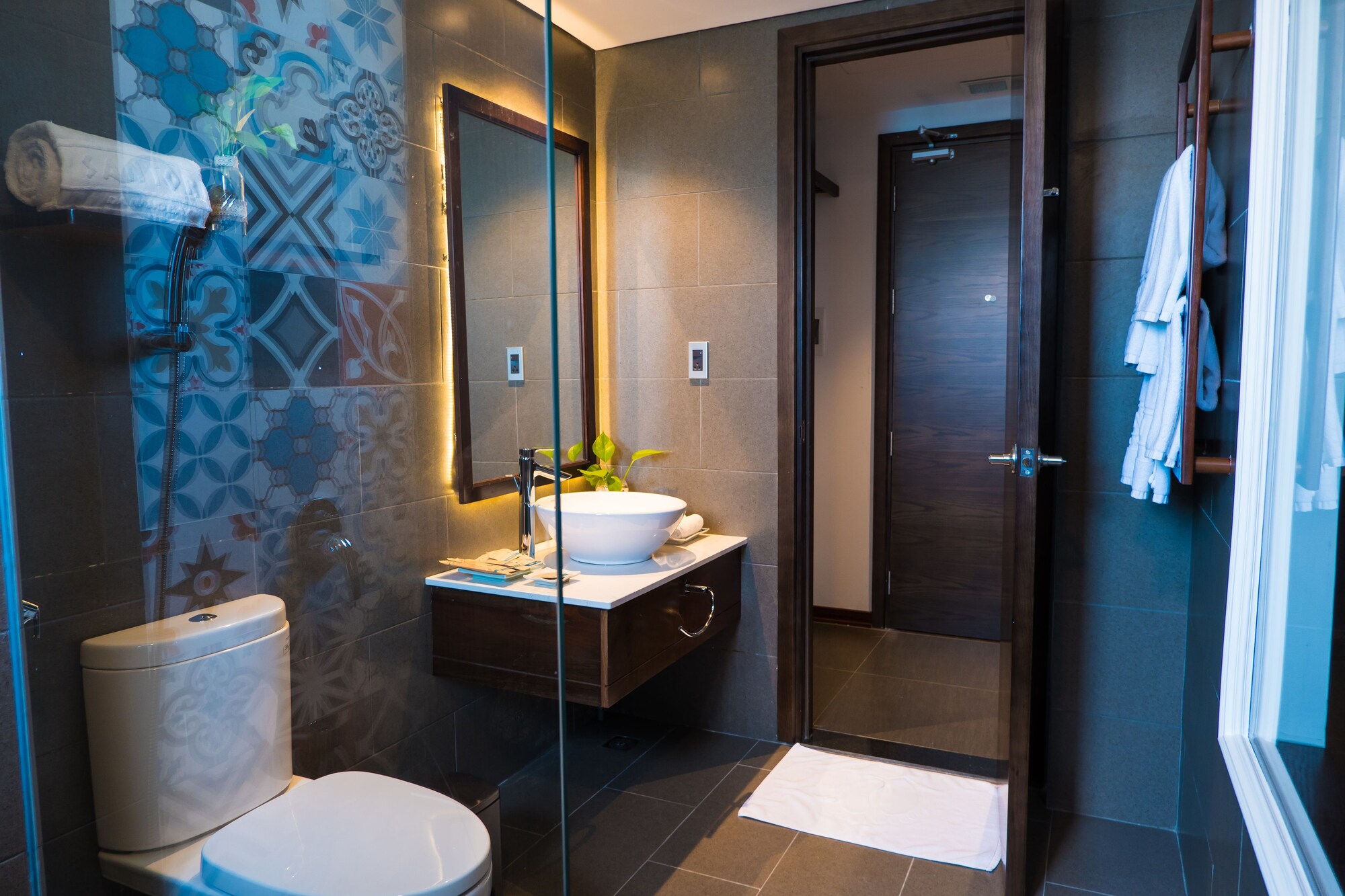 OCEAN, SUITE, APARTMENT