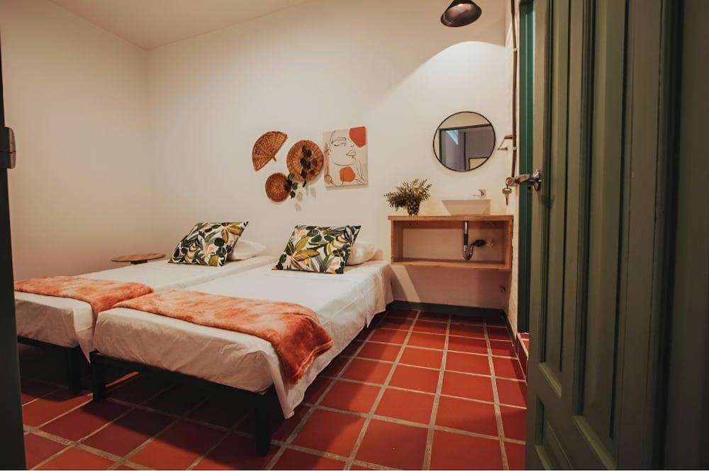 STANDARD, TWIN BEDS