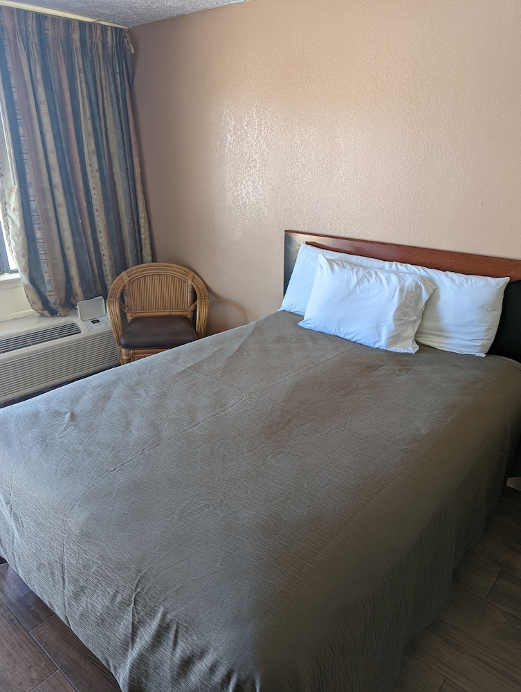 ROOM, 2 DOUBLE BEDS