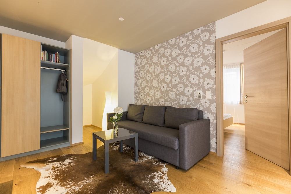 Room 4 Apartments 29/50