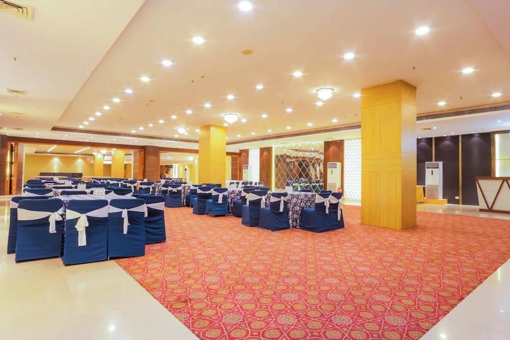 Hyphen Premier Hotel 43/50