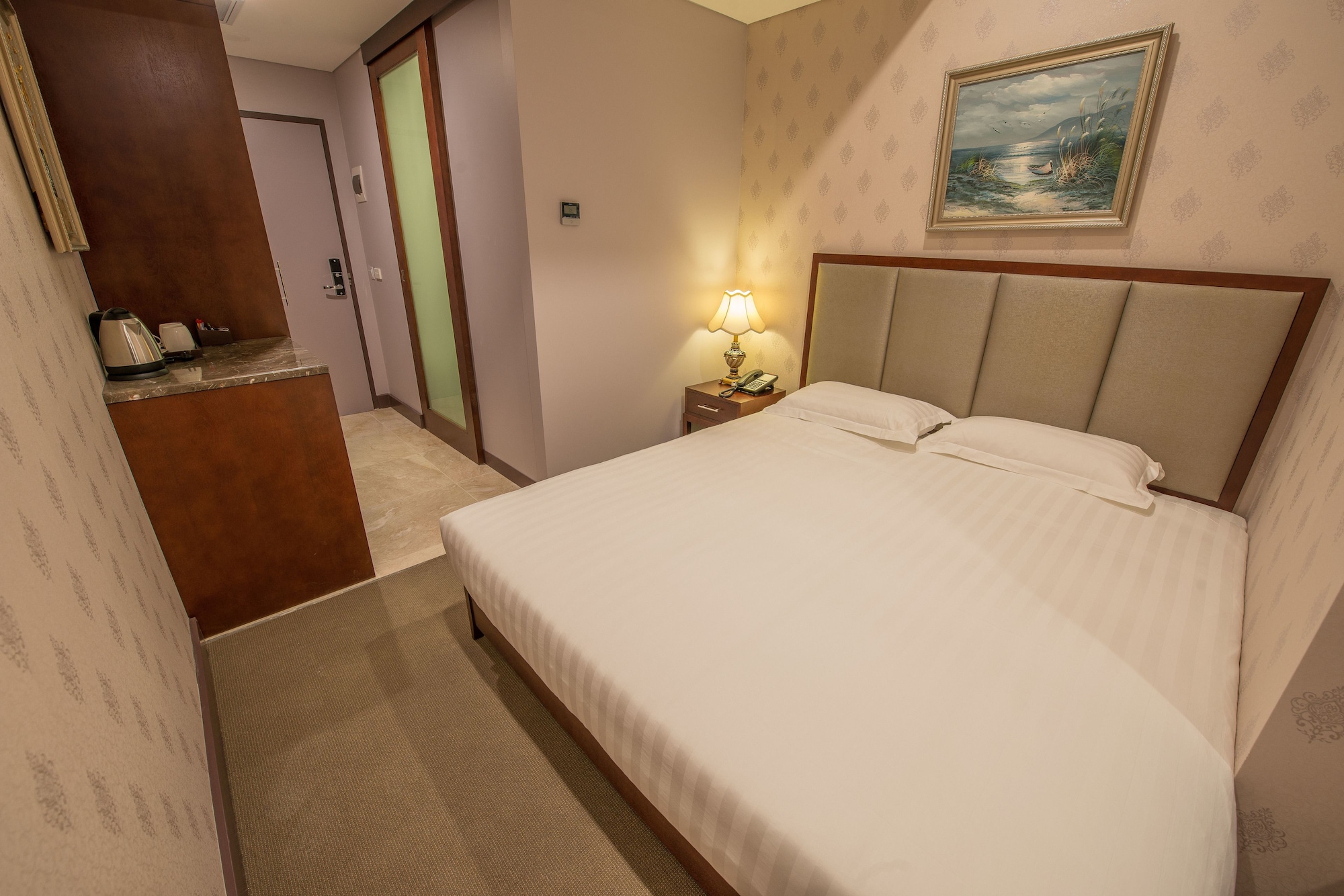 ROOM, KING BED