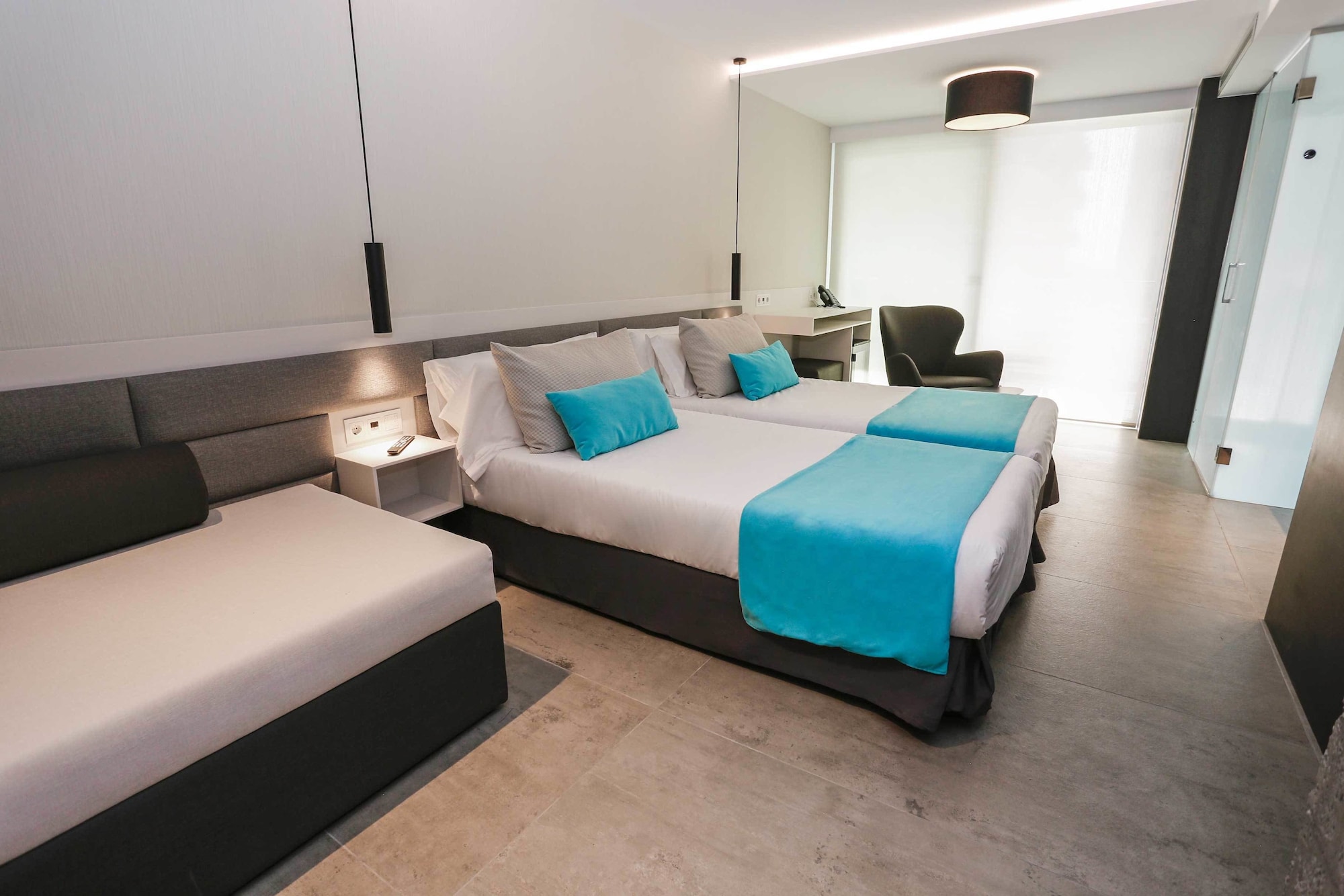 URBAN, DOUBLE BED, POOL VIEW