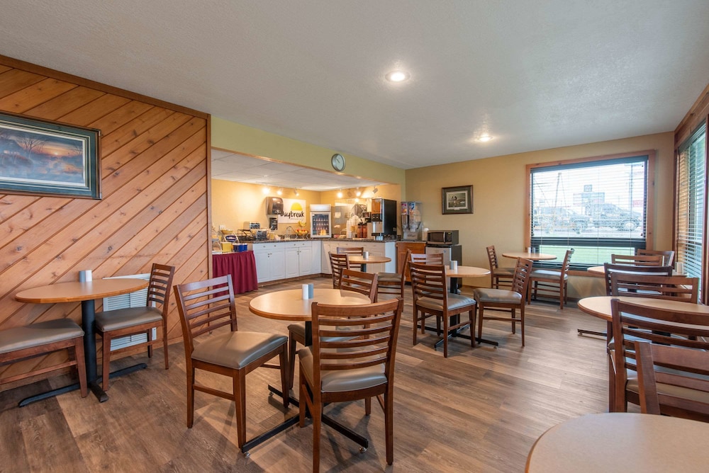 Days Inn by Wyndham Mitchell SD 24/36