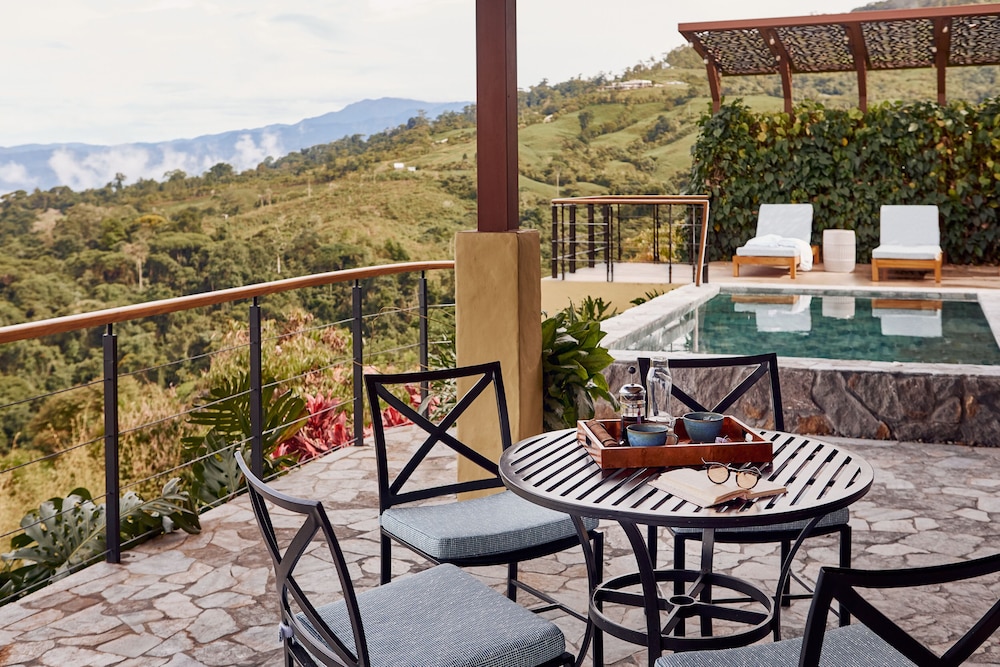 HACIENDA ALTAGRACIA 67/84