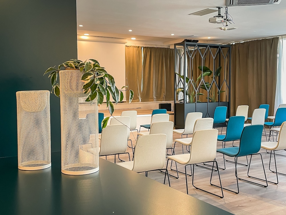Oxygen Lifestyle Hotel 38/50