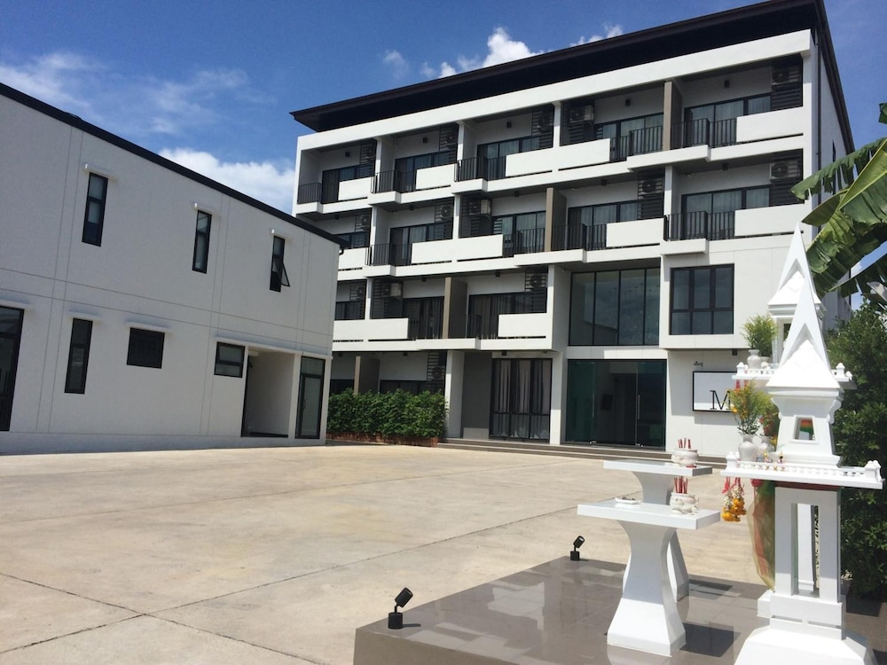 M2 Hotel 8/42