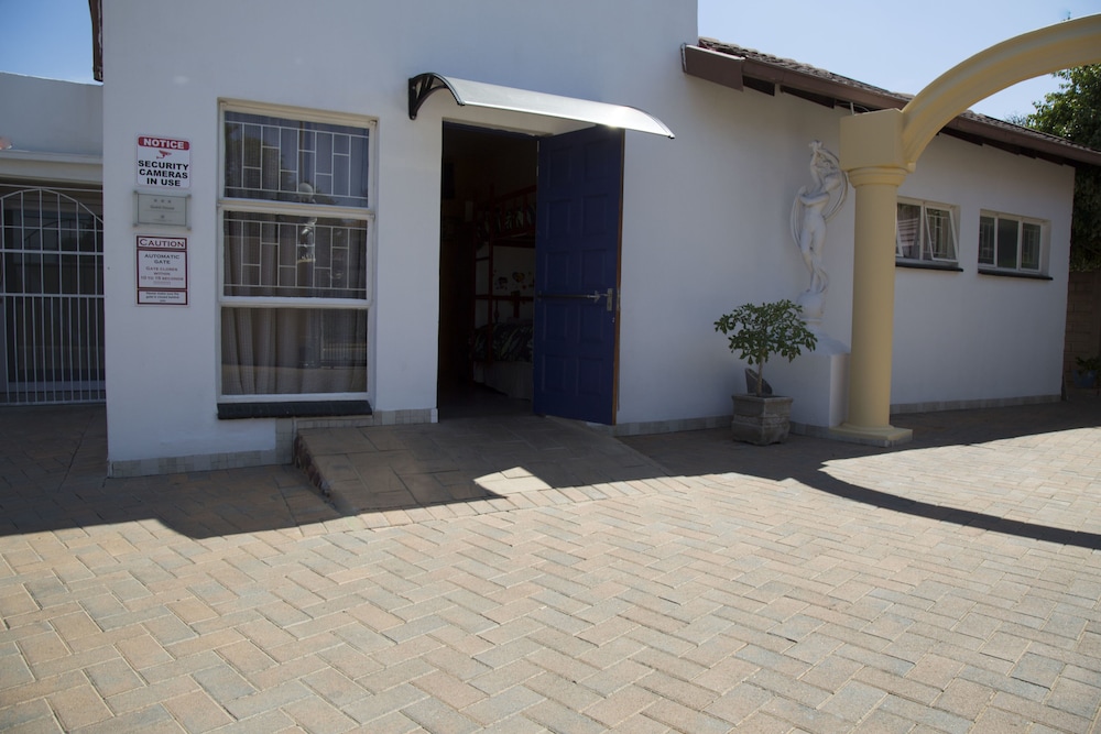 Xaviera Guest House 27/35