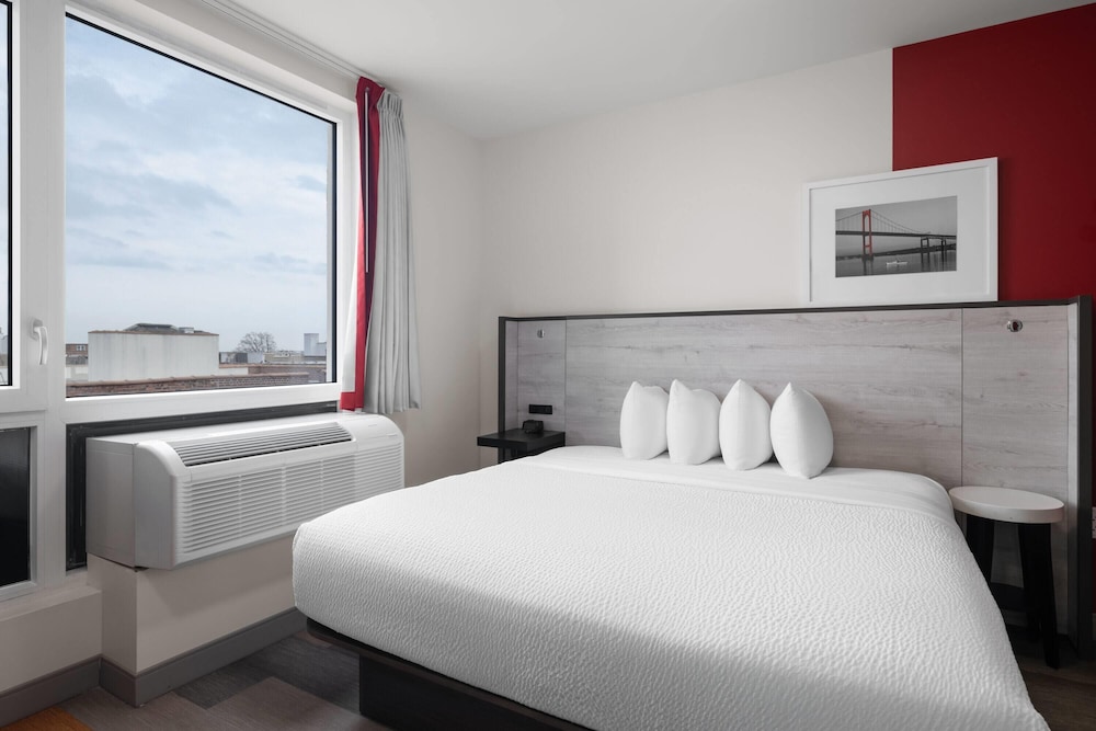 Ramada by Wyndham Brooklyn Near Flatbush 18/26