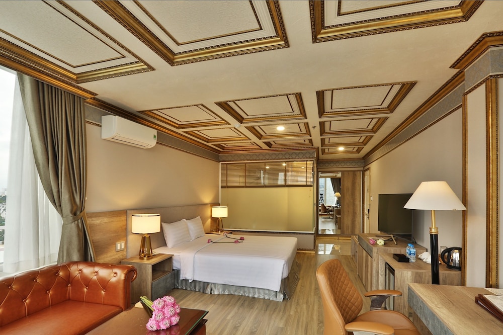 Lotus Saigon Hotel 14/62