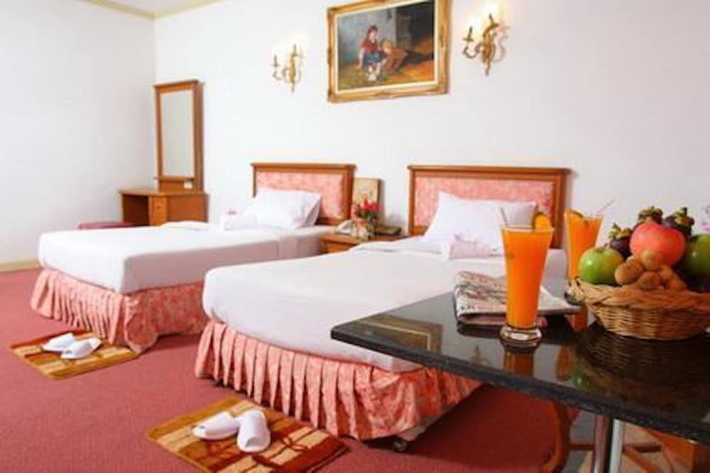 OYO 75466 13 Coins Bang Yai Hotel 12/20
