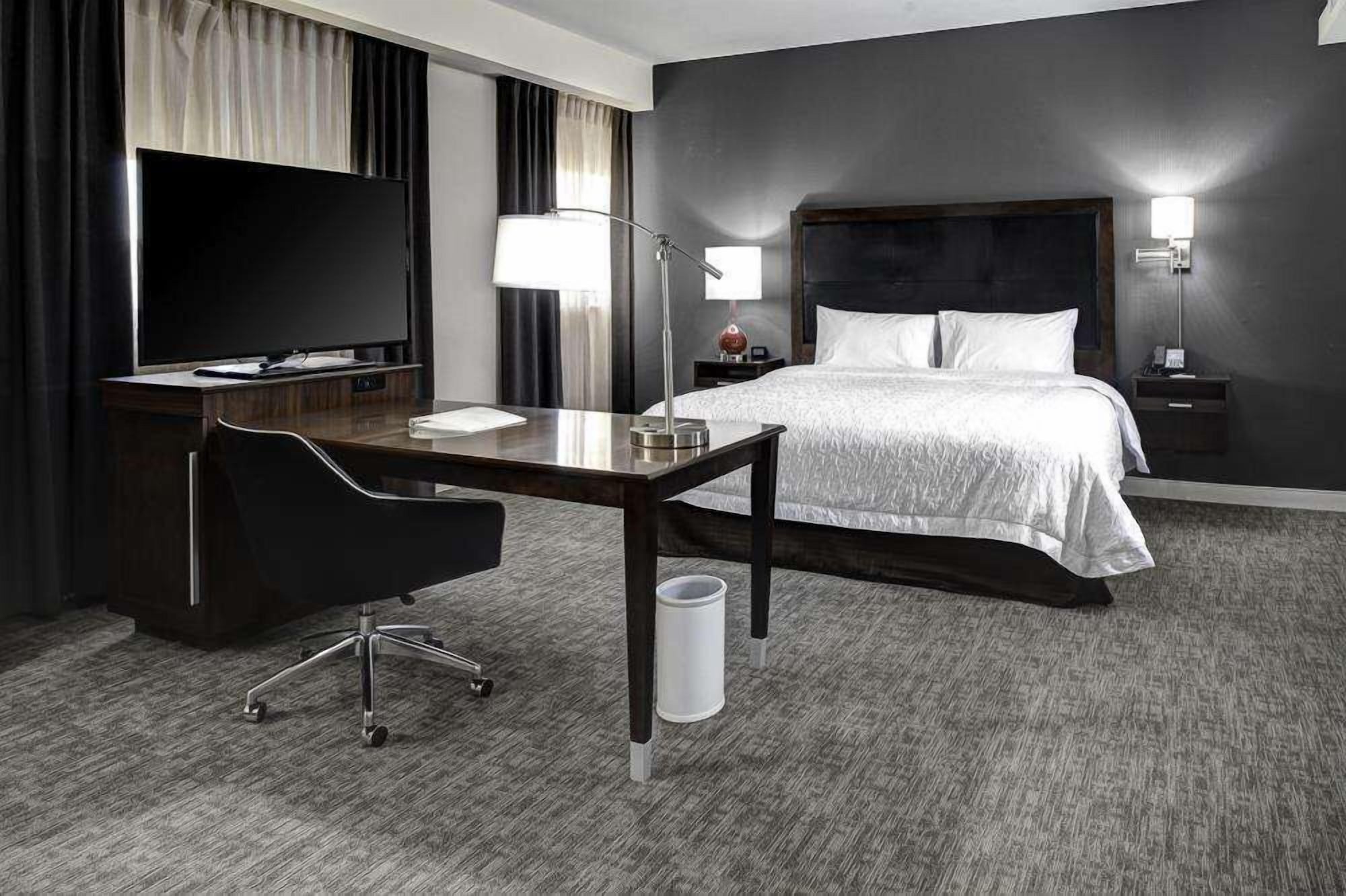 STUDIO, SUITE, KING BED