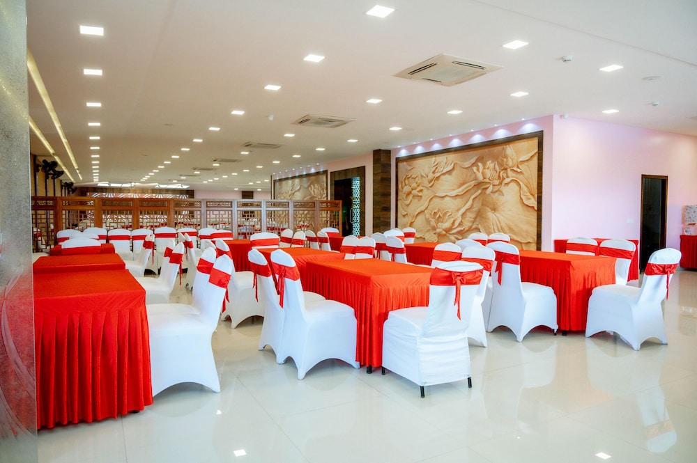 Hotel Mansha Regency 40/50