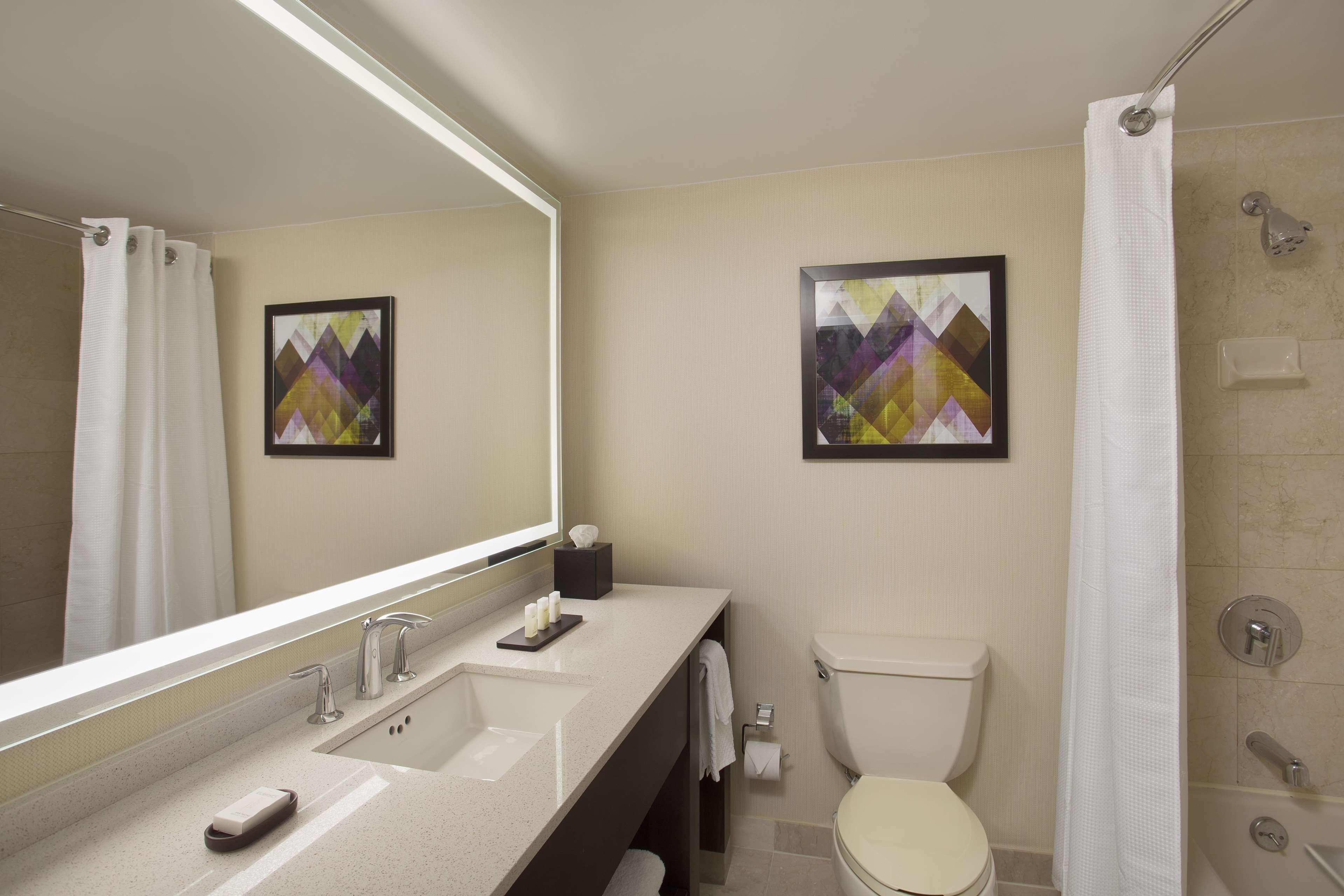 DIPLOMAT, 2 ROOMS, SUITE, 2 QUEEN BEDS