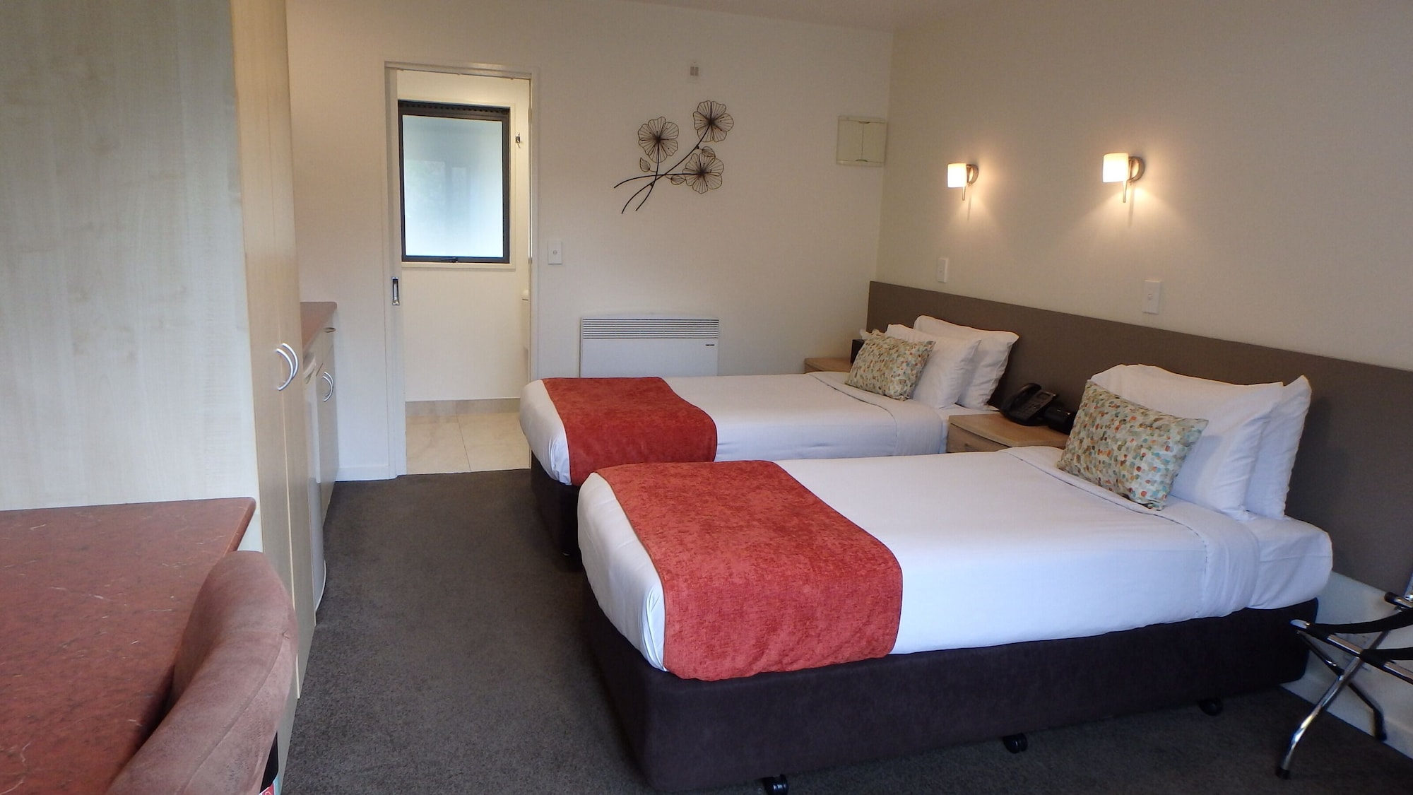 2 BEDROOMS, CONNECTING, FAMILY