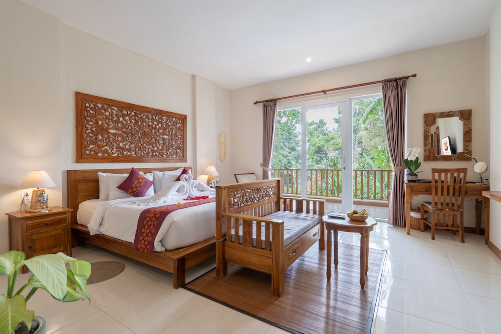 جناح بسرير كينج بإطلالة على المسبح بشرفة، Ashoka Tree Resort At Tanggayuda 3/5
