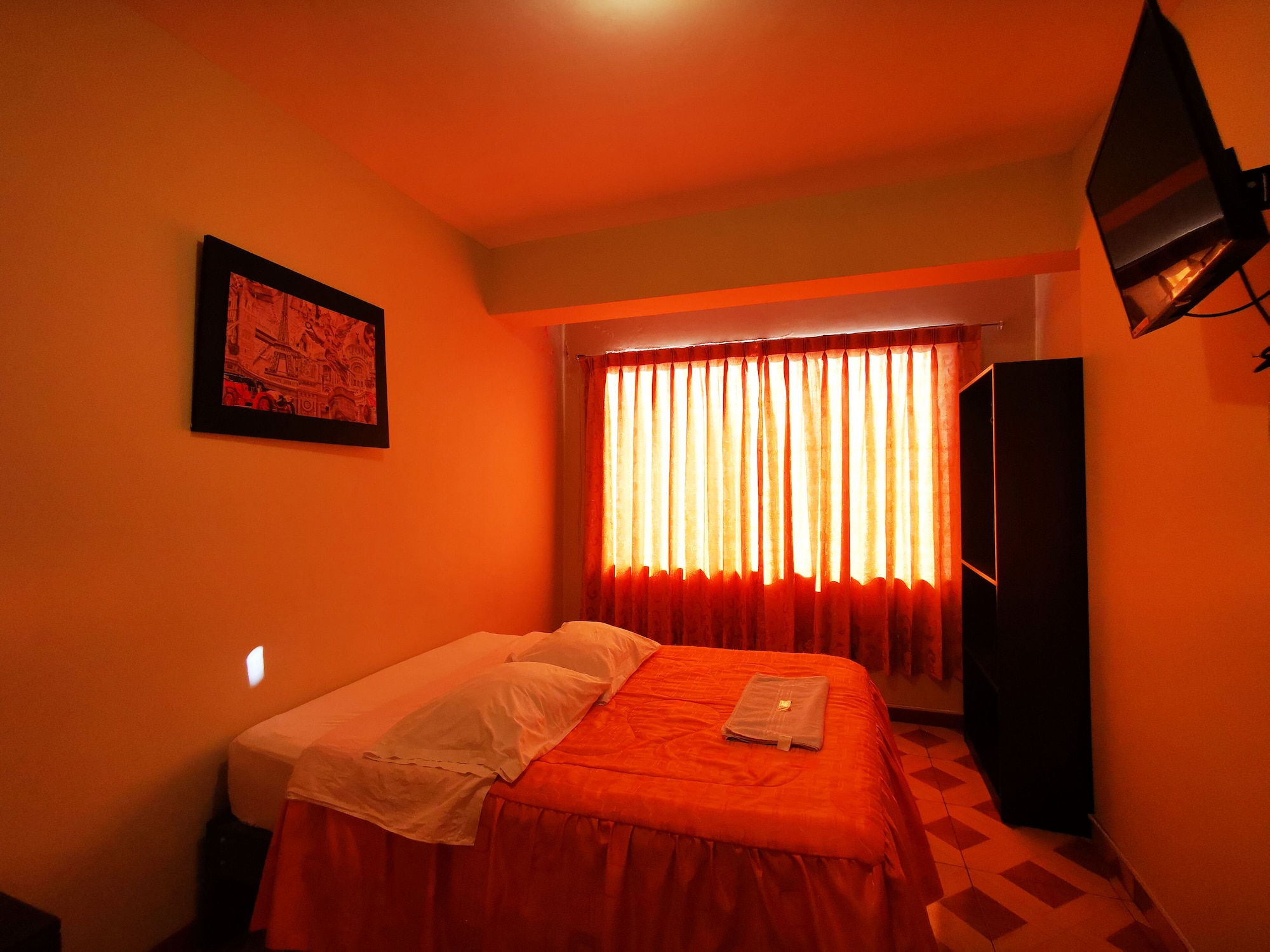 ROOM, SINGLE
