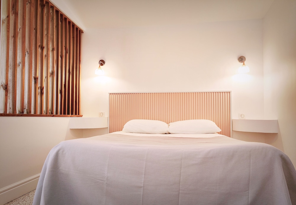 STUDIO, SUITE, MULTIPLE BEDS, KITCHEN