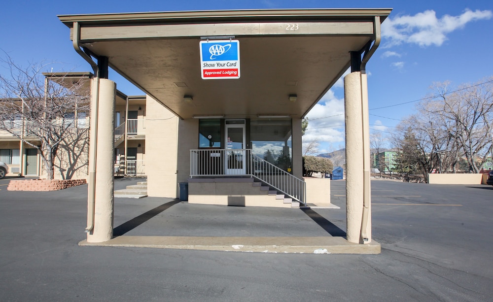 Highland Country Inn 5/55
