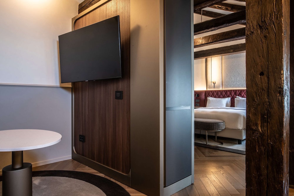 Radisson Collection Hotel, Palazzo Nani Venice 69/77