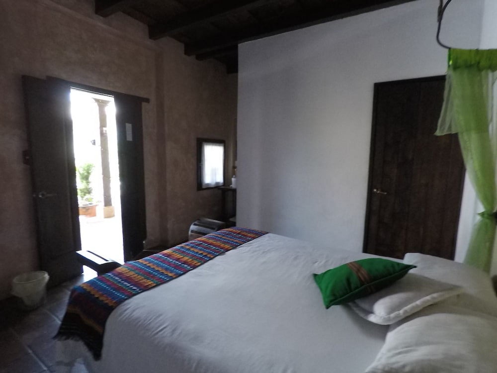 PREMIER, QUEEN BED