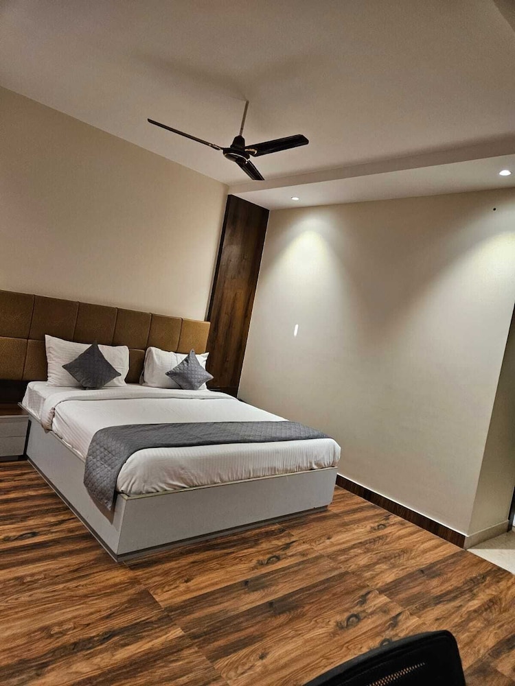 Four Leaf Hotel Akosha 19/47
