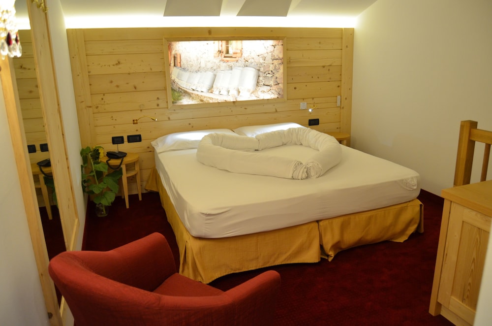 HOTEL LADINA 36/56