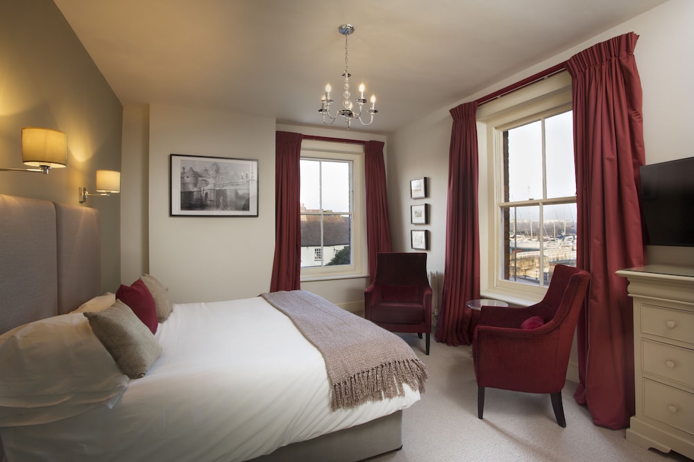 Bell Hotel 8/50