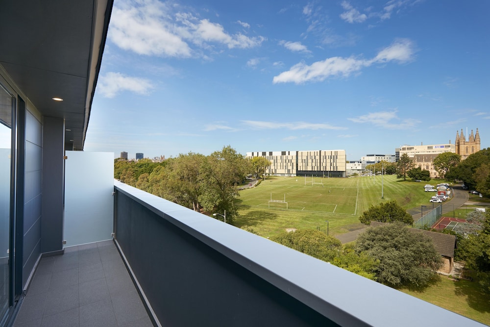 VERIU SUITES CAMPERDOWN 51/54